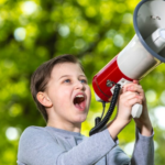 wie man in den wald hineinruft so schallt es heraus