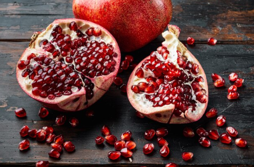 wie man einen granatapfel isst