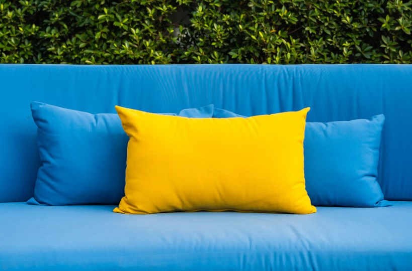 wie man vergilbte kissen wäscht und aufhellt